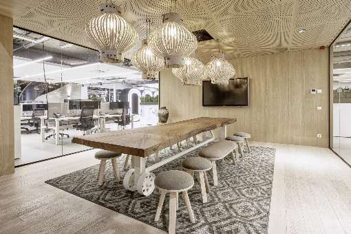 Photo 5: Beautifully grained veneer was used here. Photo: IFN/Decospan Group
